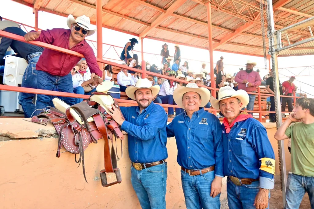 Más de 520 jinetes participan en la cabalgata Sendero de Hidalgo en Monclova
